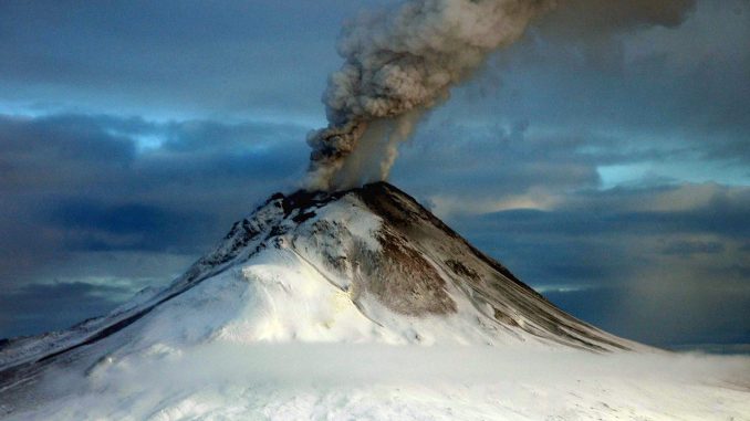 Augustine_Volcano_Jan_12_2006_edited-1